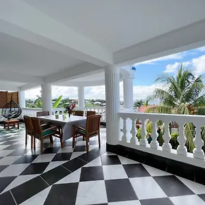 acajou.comcaribbean.com/